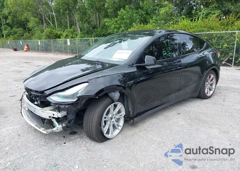 2023 Tesla Model Y Awd/Long Range Dual Motor All-Wheel Drive z USA, uszkodzony, nr VIN 7SAYGDEE7PF768213